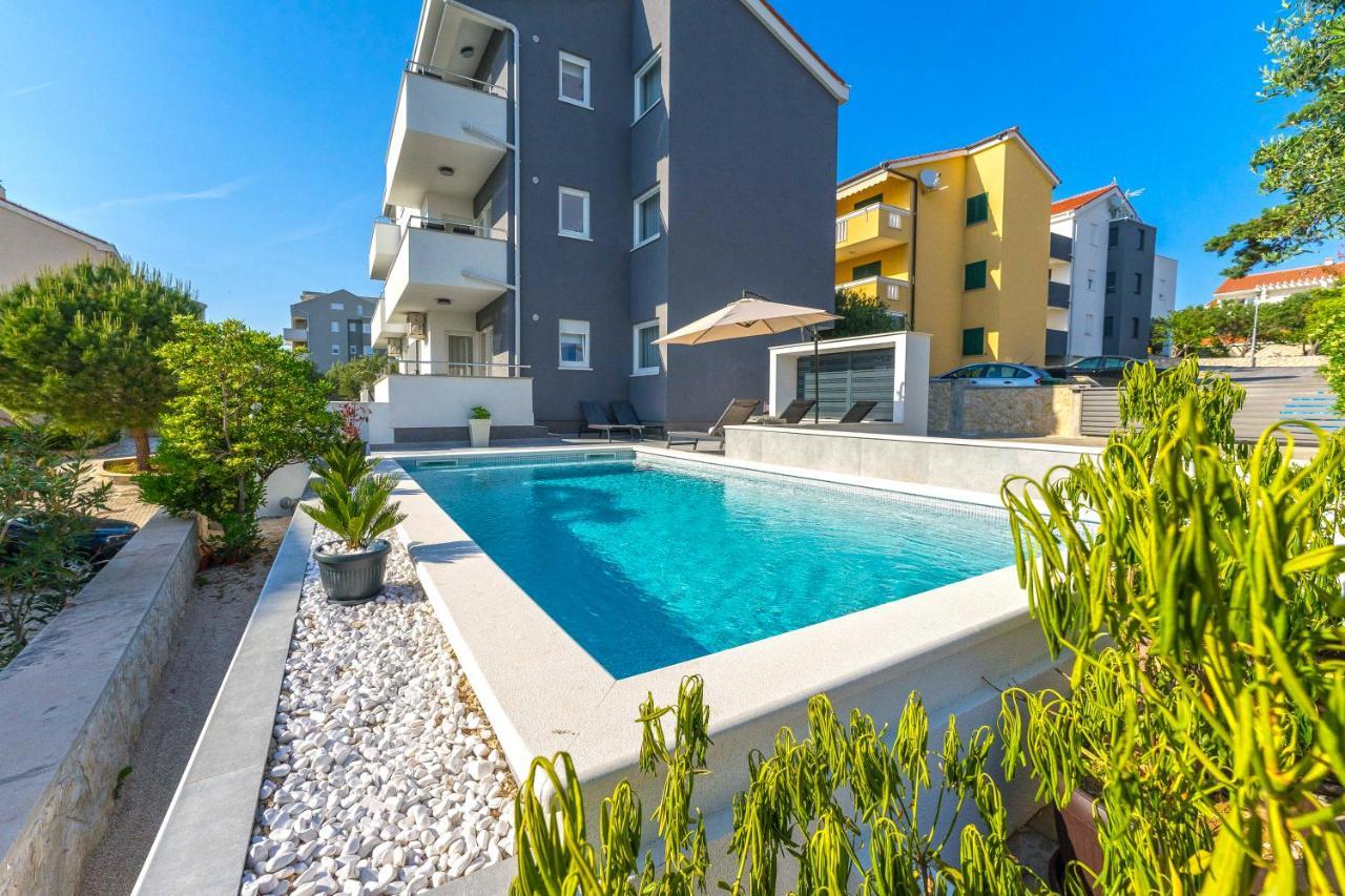 Summer Breeze Pool Apartments 노바야 외부 사진
