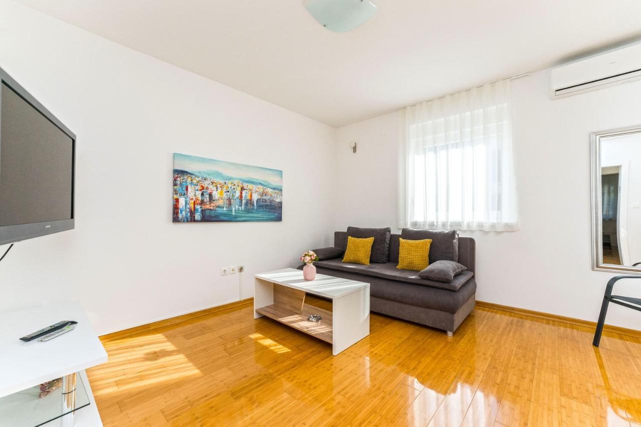 Summer Breeze Pool Apartments 노바야 외부 사진