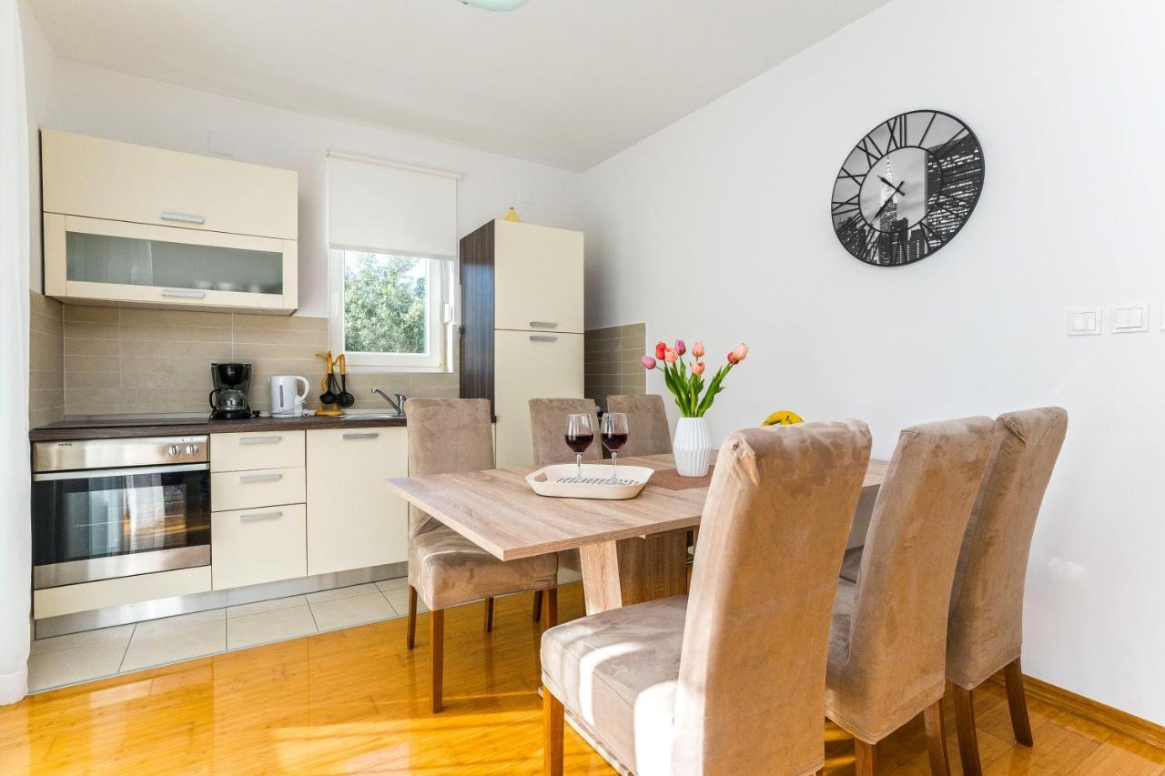 Summer Breeze Pool Apartments 노바야 외부 사진